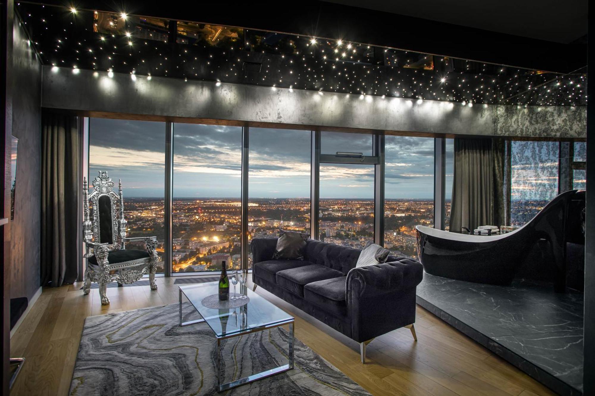 30Th+ Floor Apartments In Sky Tower Wroclaw Exterior photo